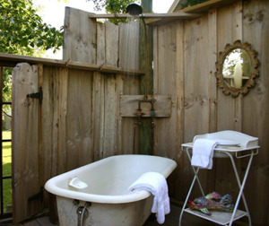 201406-w-outdoor-showers-tryon-farm-guest-house