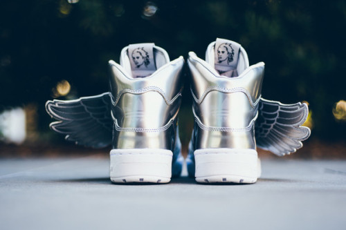 Adidas_Jeremy_Scott_Wings_Silver_